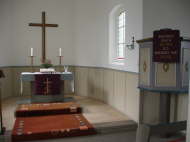 Unshausen Kirchraum Altar u Kanzel