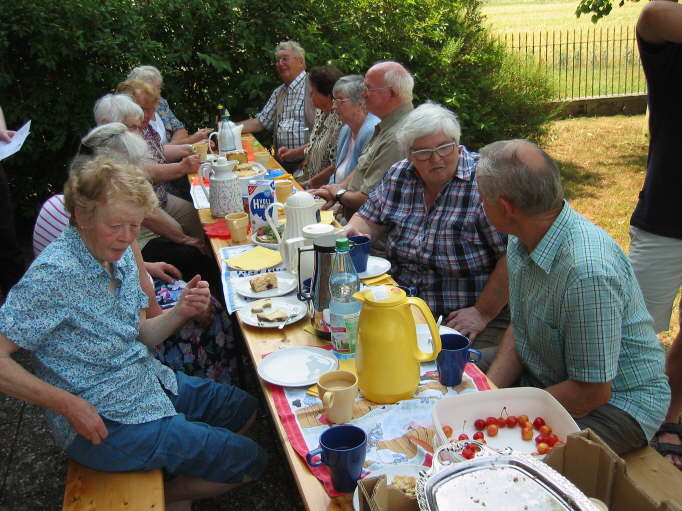 Sommer - Kirchkaffee in Berge